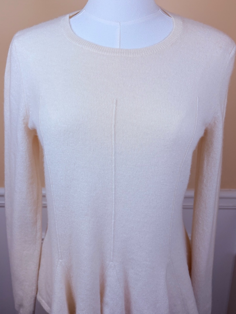 π€ Antonio Melani 100% Cashmere Sweater M Ivory Flirty Flared Hem